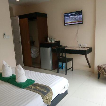 Seacono Patong Beach Front Luaran gambar