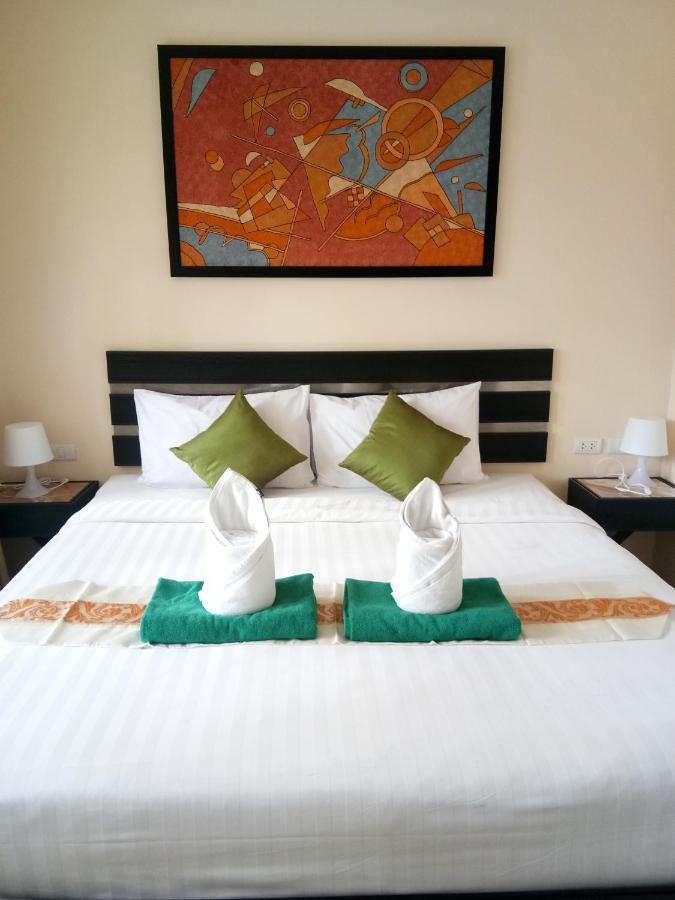 Seacono Patong Beach Front Luaran gambar